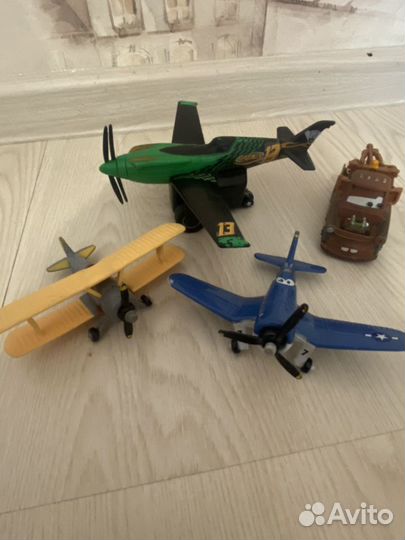 Самолет Disney