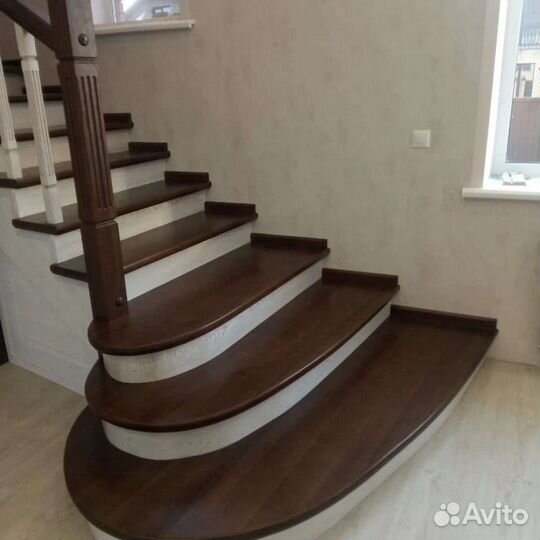Дубовые лестницы на второй этаж