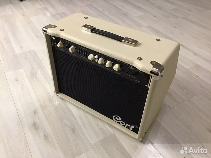 Комбоусилитель Cort AF30 + чехол