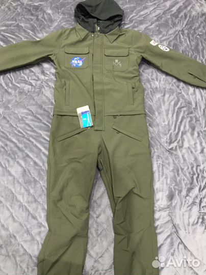 Горнолыжный комбинезон