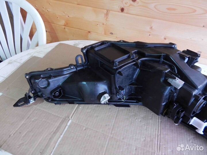 Фара левая Toyota C-HR 1 поколение (2016-2019)