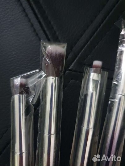 Декоративные серебряные броши