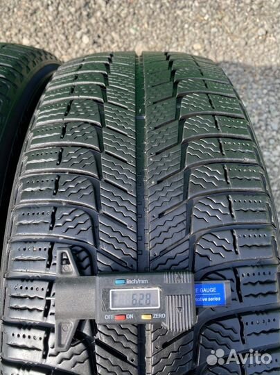 Michelin X-Ice XI3 215/60 R17 96T