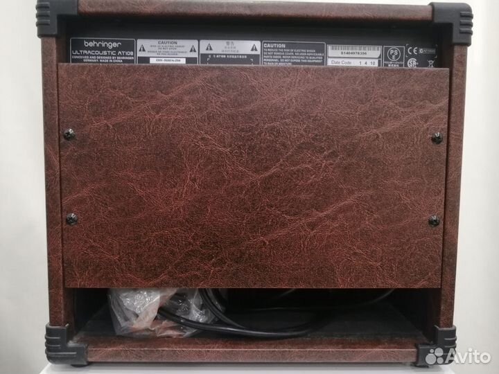 Гитарный Комбоусилитель behringer AT108