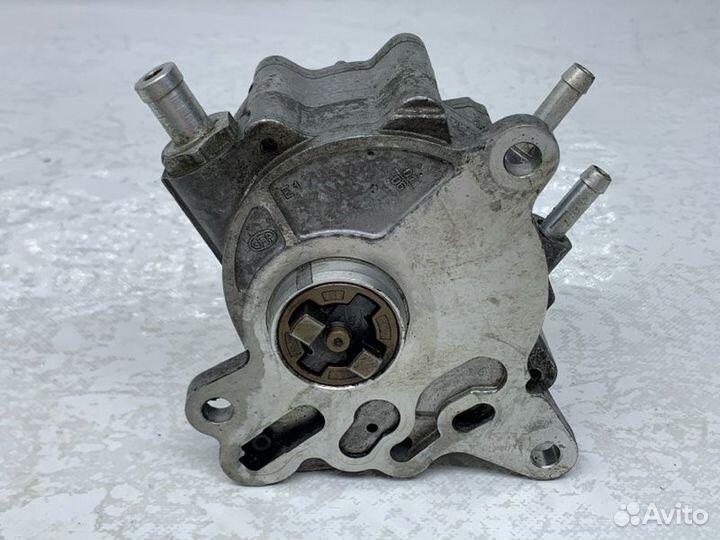 Вакуумный насос Volkswagen Passat B6 2.0 TDI