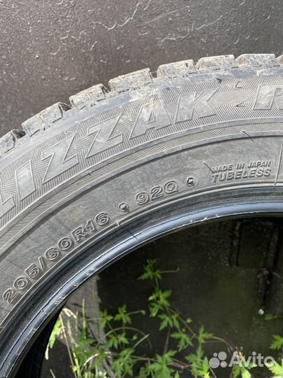 Bridgestone Blizzak Revo GZ 205/60 R16 92Q