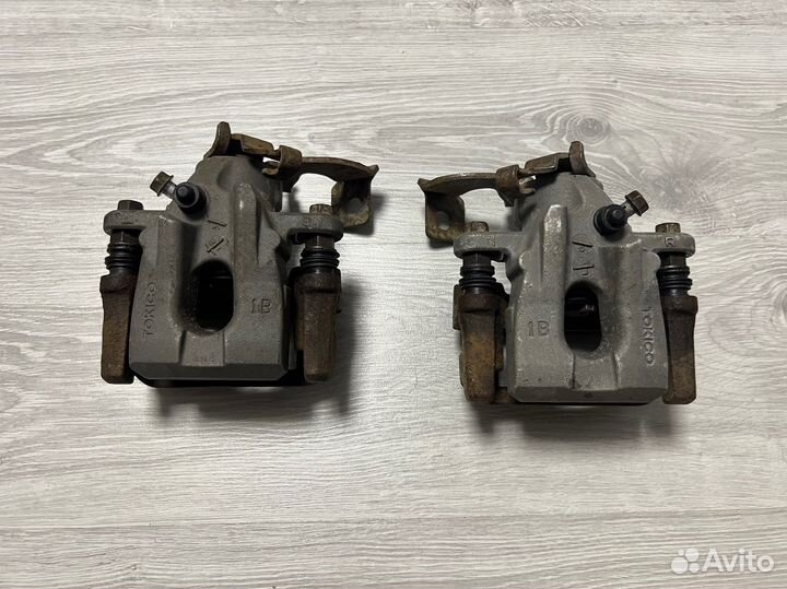 Суппорт задний левый правый Toyota Corolla E150