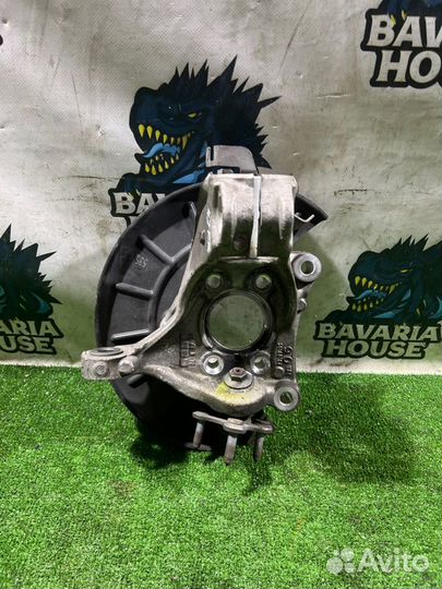 Кулак передний левый Volkswagen Passat B7 caxa