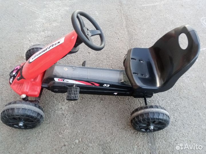 Детская машина на педалях