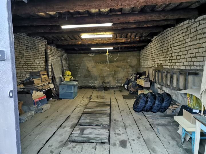 Гараж, > 30 м²