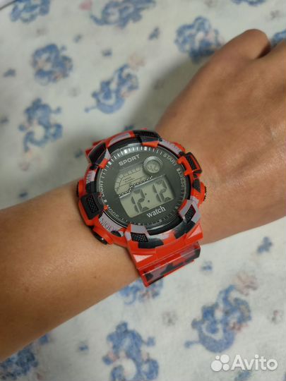 Часы электронные с силиконовым ремешком