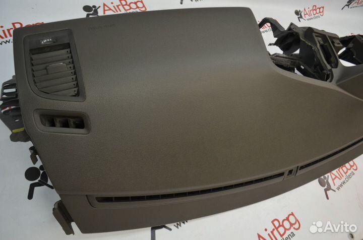 Торпедо панель приборов Volvo XC60 (коричневая)