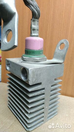 Диод в200