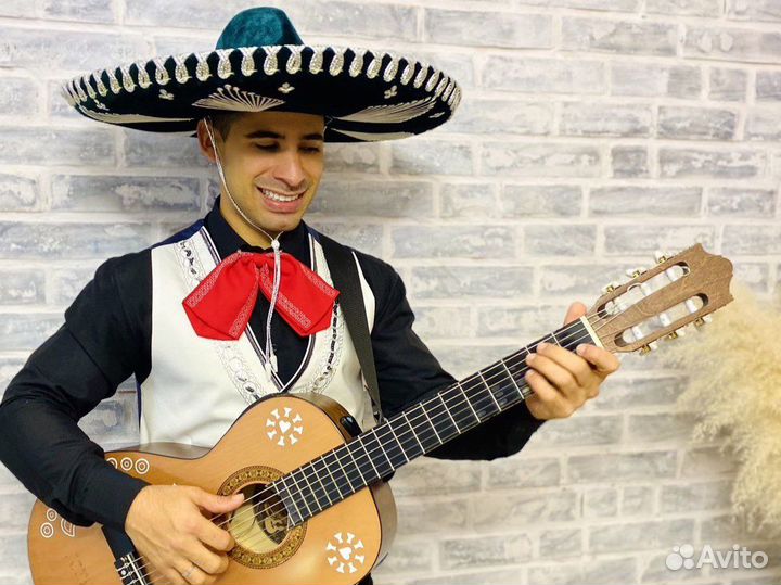 Мариачи, серенада, сюрприз на день рождения