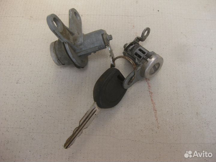 Личинка замка Mitsubishi