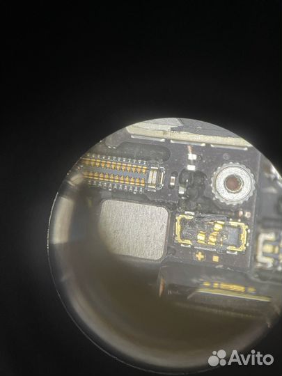 Мастер по ремонту сотовых телефонов