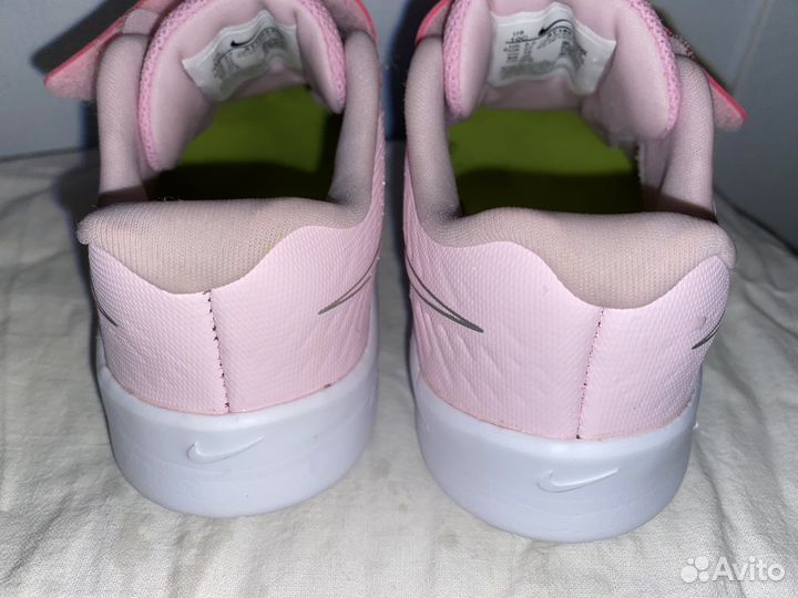 Кроссовки на девочку nike