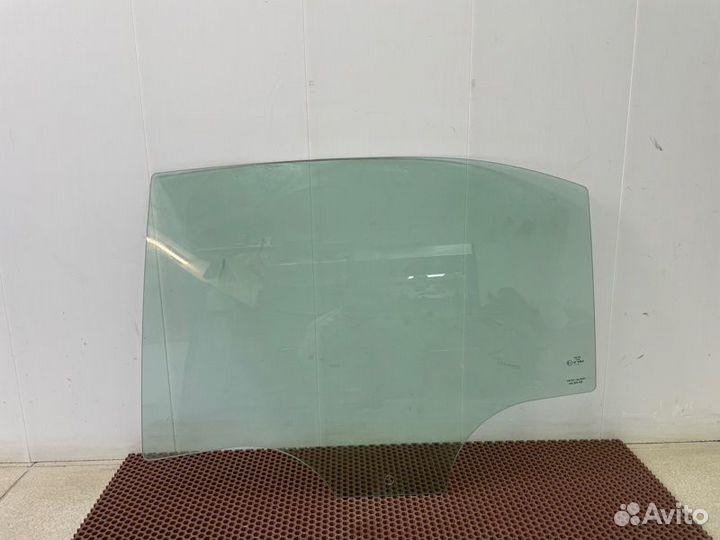 Стекло двери заднее левое Skoda Rapid