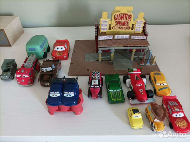 Машинки из мультфильма тачки