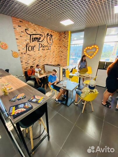 Кафе с точкой доставки пиццы и суши 