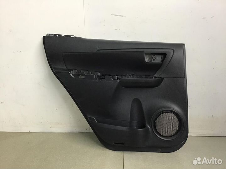 Обшивка двери задней левой Toyota Fortuner 2015