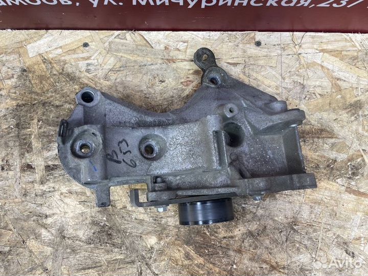 Кронштейн генератора Renault Logan