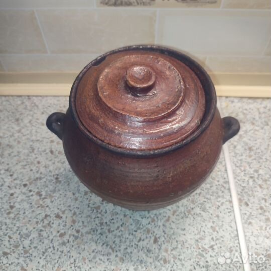 Старинный глиняный горшок для русской печи