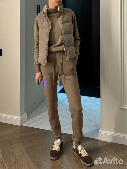 Теплый шерстяной костюм