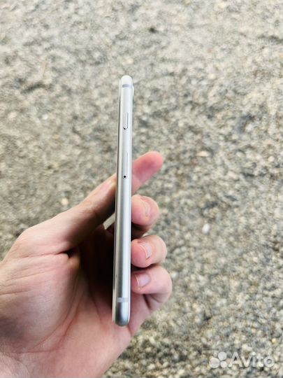 iPhone 8, 64 ГБ