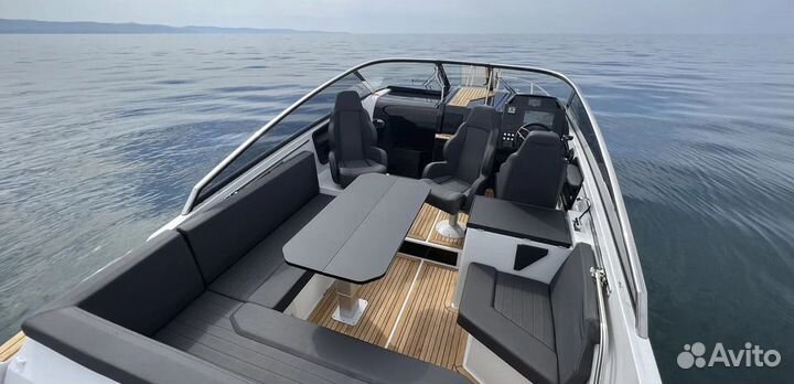 Финский катер Finnmaster T8 с носовой каютой