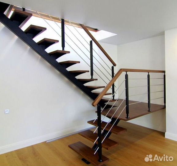 Облицовка лестничного металлокаркаса деревом