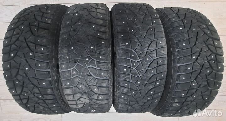 Bridgestone Blizzak Spike-02 215/60 R17 100T