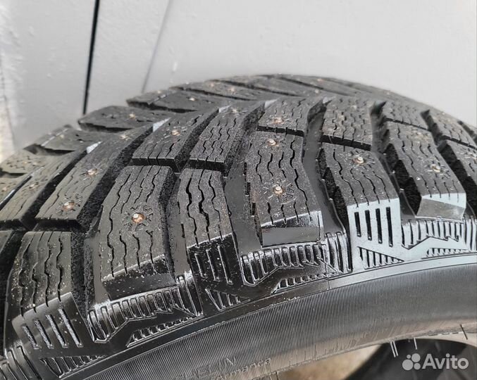 Michelin X-Ice North 4 215/60 R17