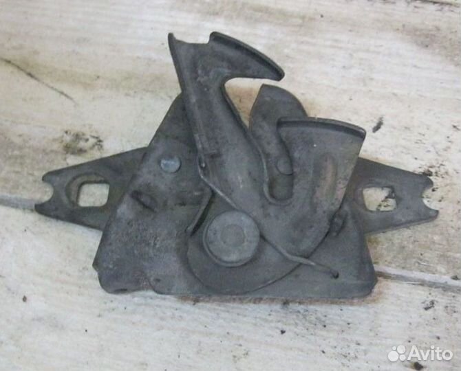 Замок капота VW Passat B4