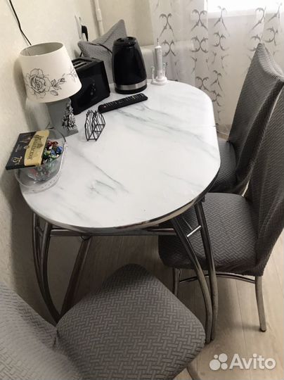 Стол и стулья