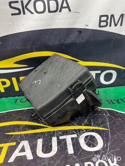 Блок предохранителей под капот Kia Carnival 3 2.2