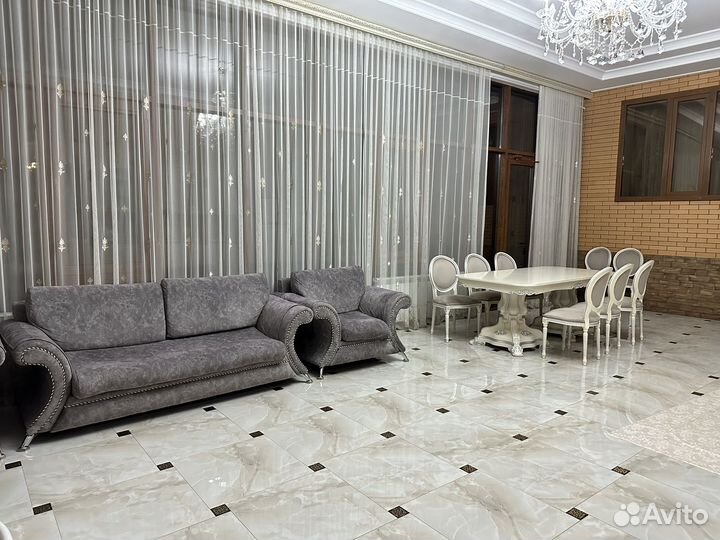 Мебель, стол и стулья продаю