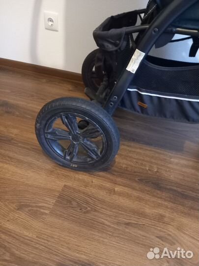 Прогулочная коляска с большими колесами