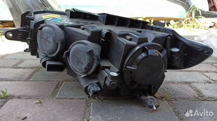 Фара правая Volkswagen Passat CC