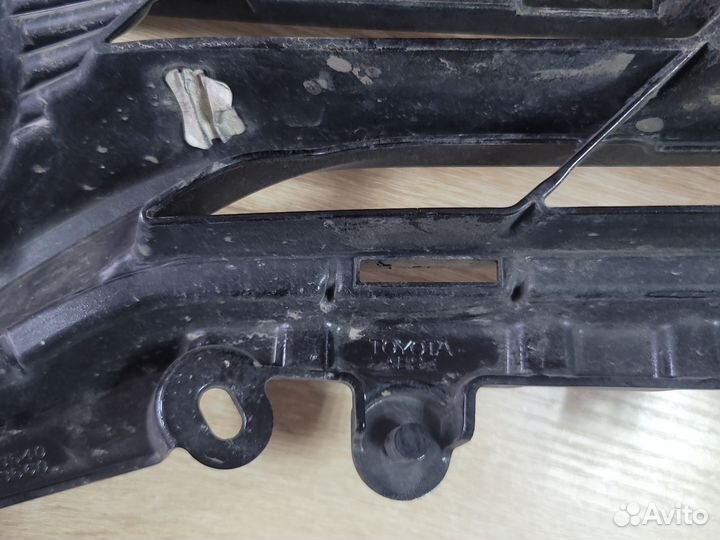 Решетка радиатора Toyota Camry V70