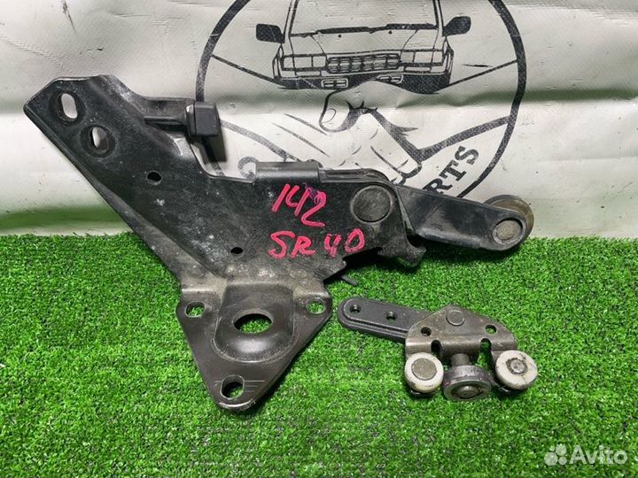 Петля двери задняя левая Toyota Lite Ace Noah SR40