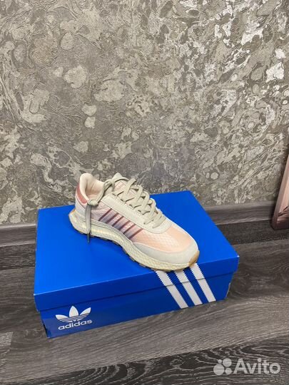 Кроссовки женские Adidas