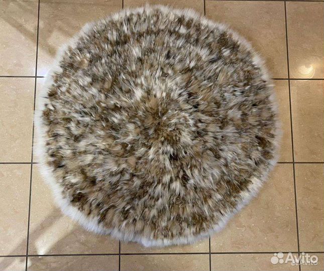 Меховой коврик вязаный для интерьера