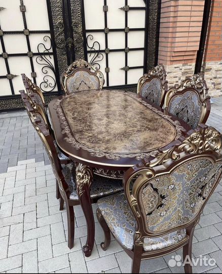 Столы и стулья