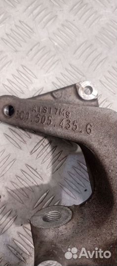 Кулак задний левый Audi Q3