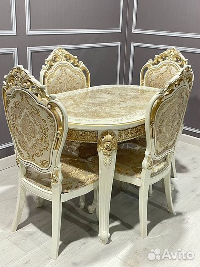 Стол со стульями