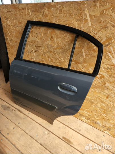 Задняя левая дверь Kia Rio 2 хэтч.,А1- 104