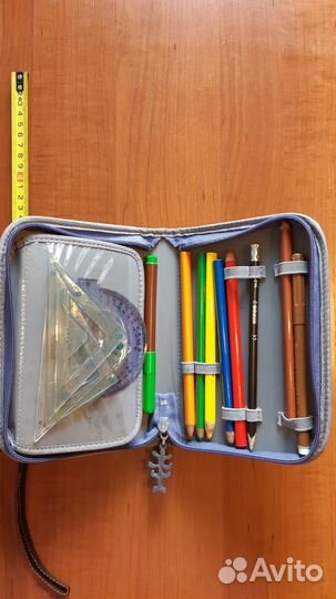 Пенал для школы. В комплекте карандаши