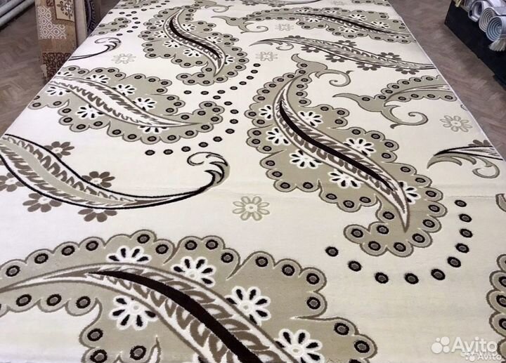 Ковер шерстяной новый
