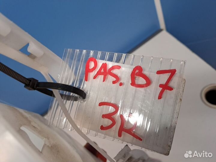 Кронштейн замка двери задний правой Volkswagen Passat B6 2005-2010